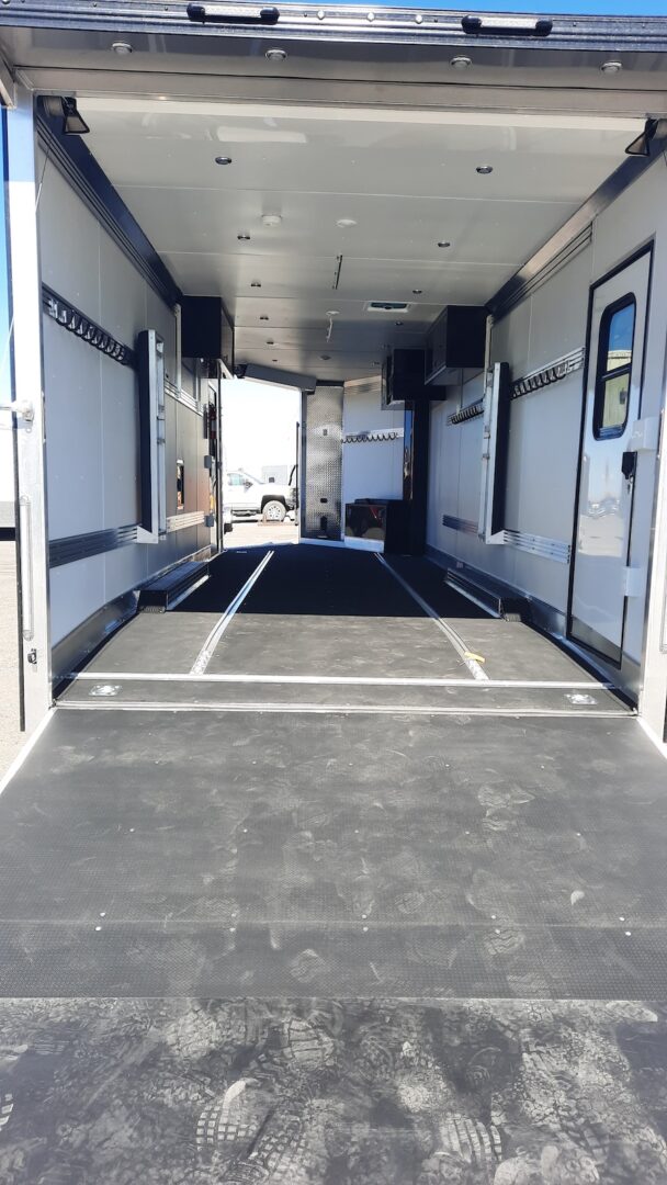 Alcom High Country 8.5x24 Tandem Sport Axle White/Silver - Image 2